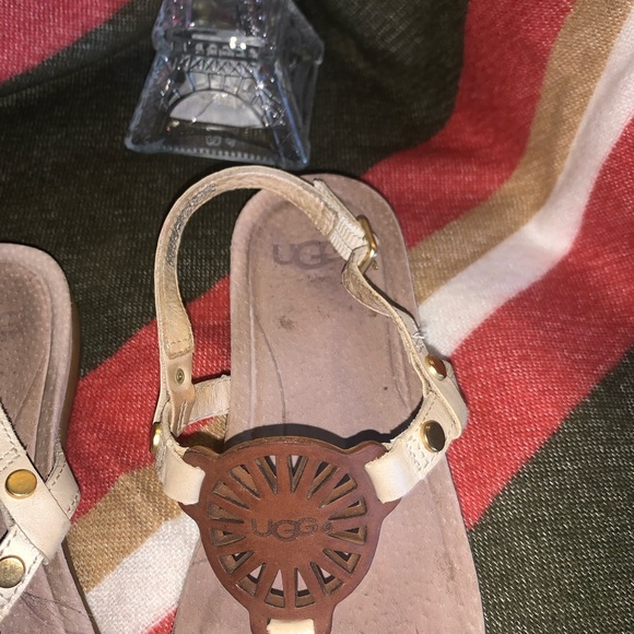 UGG SANDALS SIZE 6 - Picture 2 of 8